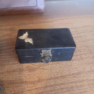 VINTAGE AND ANTIQUE COLLECTIBLES