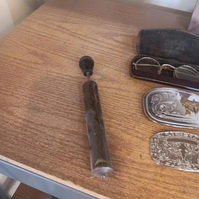 VINTAGE AND ANTIQUE COLLECTIBLES