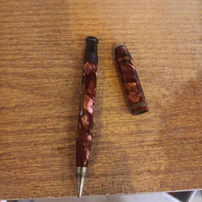 VINTAGE AND ANTIQUE COLLECTIBLES