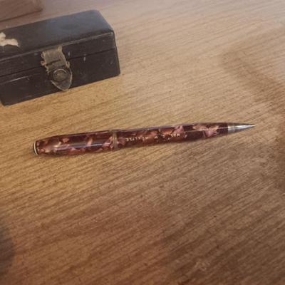 VINTAGE AND ANTIQUE COLLECTIBLES