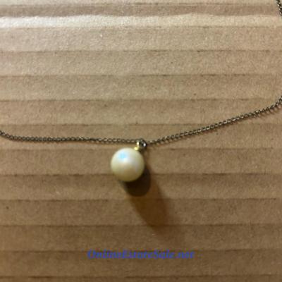 PEARL PENDANT NECKLACE