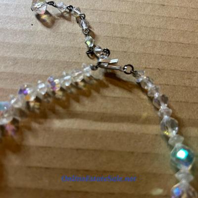 CLEAR BEADED NECKLACE