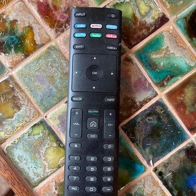 L5- Vizio 39â€ tv with remote