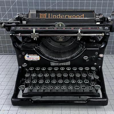 Awesome! UNDERWOOD Typewriter 