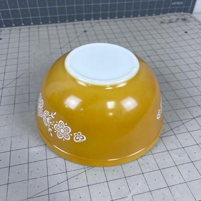 Pyrex Mixing Bowl Gold 2-1/2 Quart Flower - Butterfly Pattern 