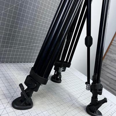 MANFROTTO Tripod. NICE!!!! 