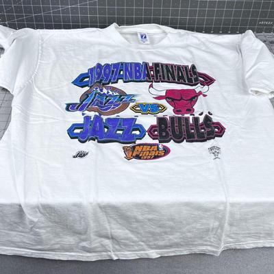 Vintage COLLECTIBLE!  RARE JAZZ Vs Chicago Bulls  1997 NBA FINALS T-Shirt 