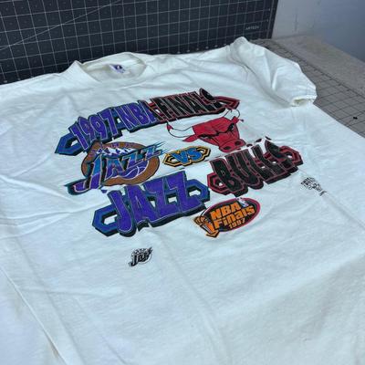 Vintage COLLECTIBLE!  RARE JAZZ Vs Chicago Bulls  1997 NBA FINALS T-Shirt 