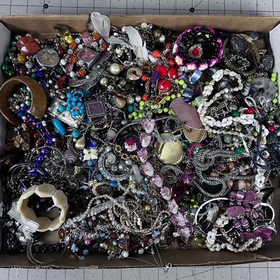 Tray of Mixed tray of Costume Jewelry