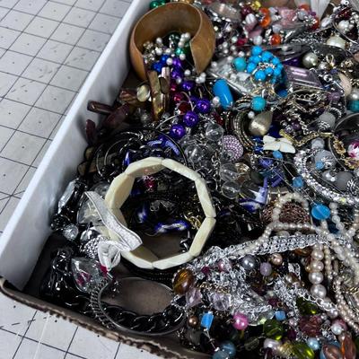 Tray of Mixed tray of Costume Jewelry