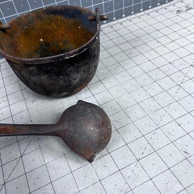 Cast Iron Lead Pot with Ladle