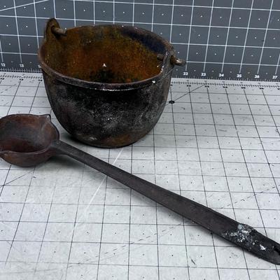 Cast Iron Lead Pot with Ladle