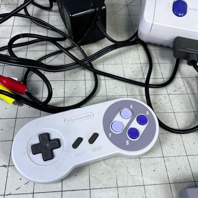 Super Nintendo Game Console with 2 Games 