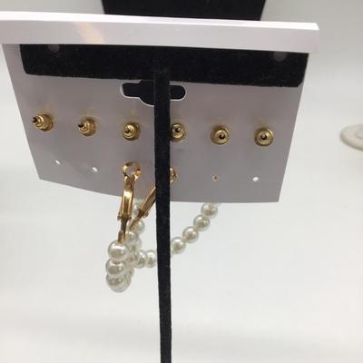Set of fashion earrings