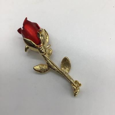 Petite rosebud pin