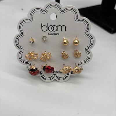 Bloom set of earrings