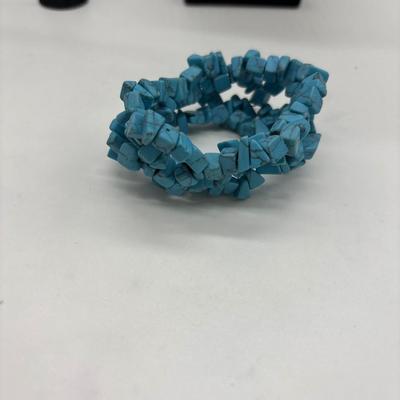 Bulky blue bracelet