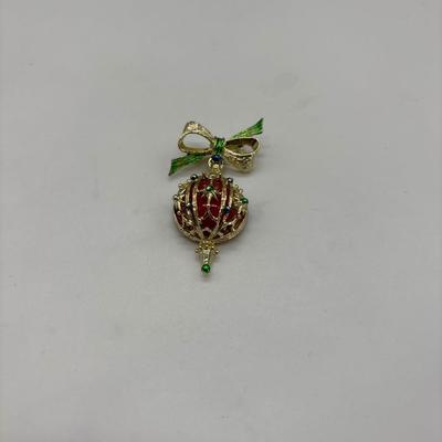 Christmas pin