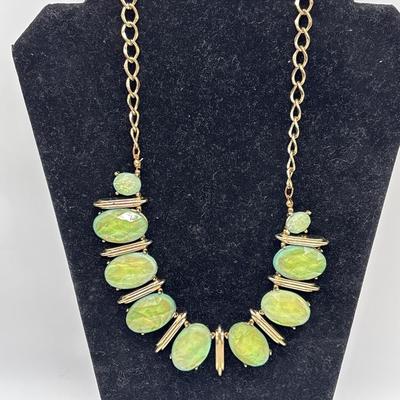 Bulky green fashion necklace