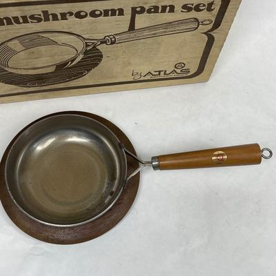 Atlas Mushroom Pan Set - wood handled pan with wood Trivet 70's