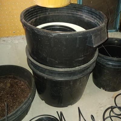 2 BIRD FEEDERS, HOSE SPRAYERS, LARGE RUBBER FEEDING BOWLS AND MORE