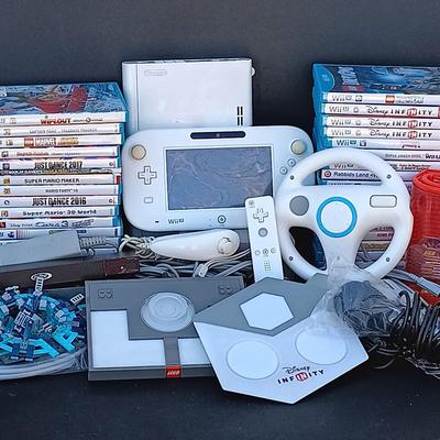 LOT 29: Wii U Gamepad WUP-010 and Console WUP-001 with Games & Accessories