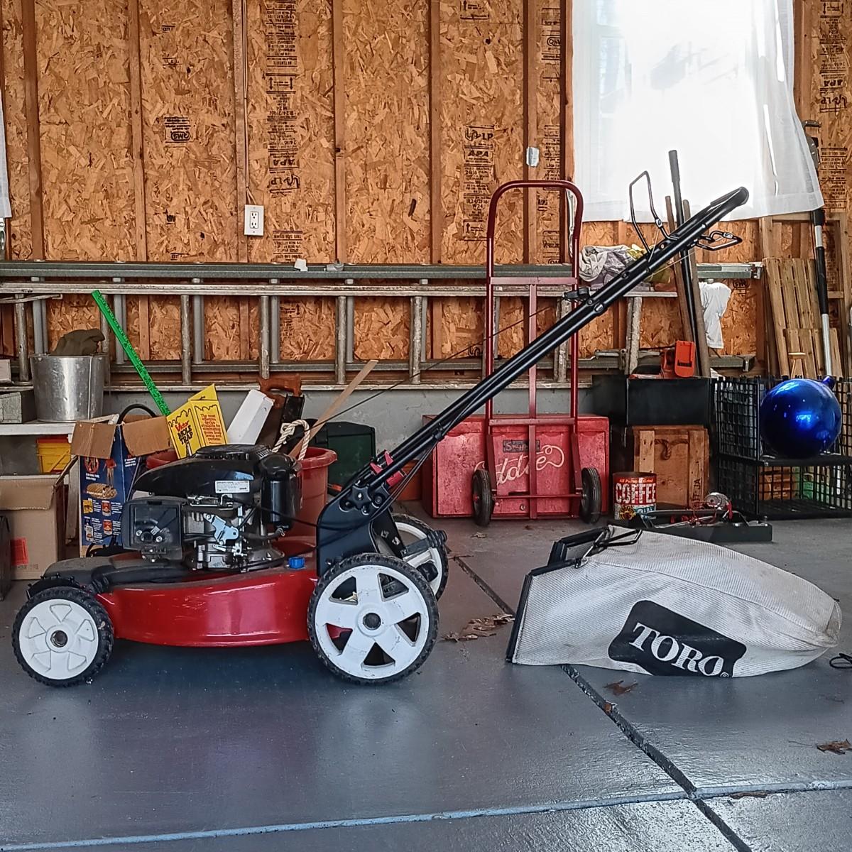 LOT 33 Kohler PH XT675 2034 Toro Recycler Lawn Mower 149cc 6.75ft lbs EstateSales