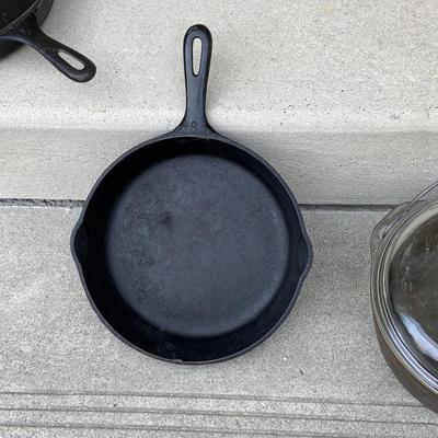 LOT:64: Cast Iron Skillets and Dutch Oven Pans