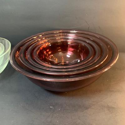 LOT:72: Vintage Large Pyrex Measuring Cups, Pyrex Amethyst Nesting Mixing Bowls, Duralex Clear Nesting Bowls and a Contempory Hummingbird...