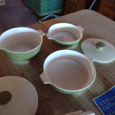 Set of Three Round Avocado and White Corningware Baking Dishes with Lids and Detachable Handle