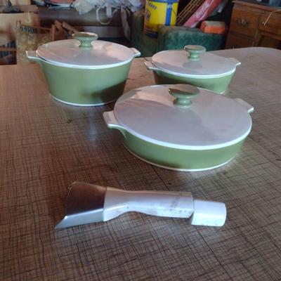 Set of Three Round Avocado and White Corningware Baking Dishes with Lids and Detachable Handle