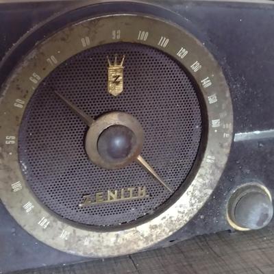 Vintage Zenith Radio- Powers On