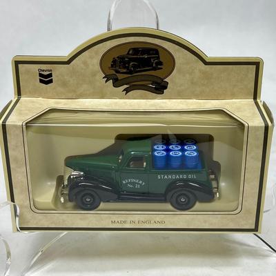 Chevron RPM MOTOR OIL 1939 CHEVROLET. PICK-UP Die Cast Metal Replica Made in England (YD#CC13A)