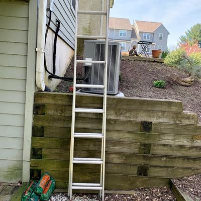LOT 11 P: Davidson & Werner Household Use Ladders