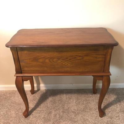 LOT 42B: Vintage Queen Anne Style Desk / Vanity