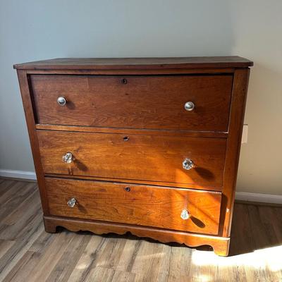 LOT 102X: Antique Wooden Dresser