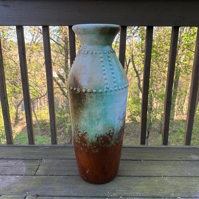 LOT 115L: Large Ceramic Vase