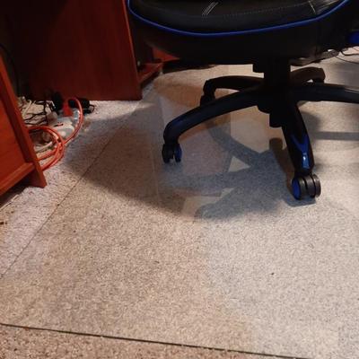 LOT 150B: Polymer/Glass Carpet Pad for Rolling Desk Chair