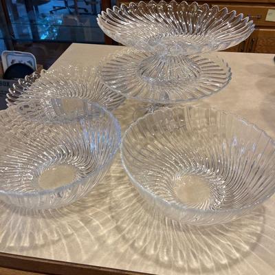 K71- Swirl glass bowls, platter & 2 cake plates