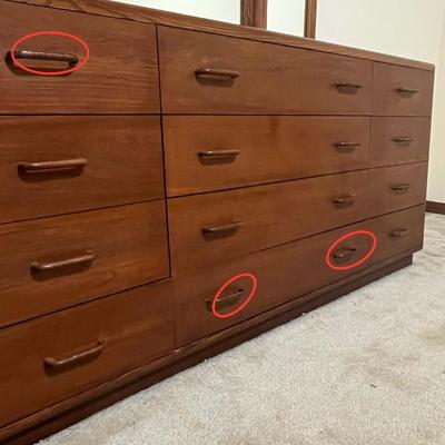 BROYHILL ~ Premium Collections ~ Mahogany Queen/Full ~ Four (4) Piece Bedroom Suite