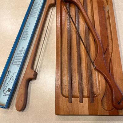 K82- Bread knives & cutting boards