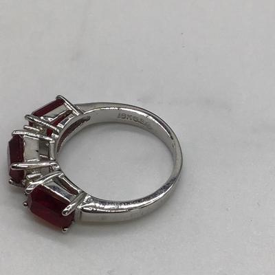 18 KGE gold ring Ruby Colored Stones