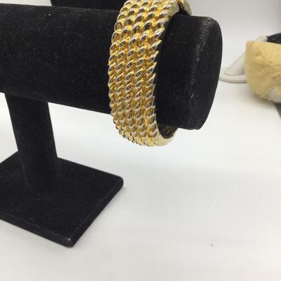 Gold toned bracelet