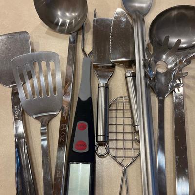 K86- various utensils