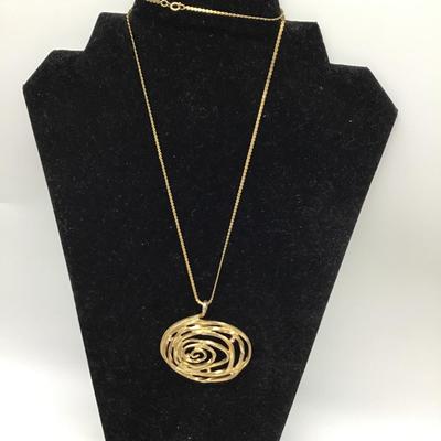 Gold toned pendant necklace