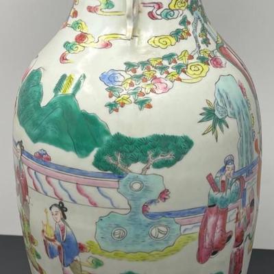c. 1900 Antique Chinese Famille rose vase
