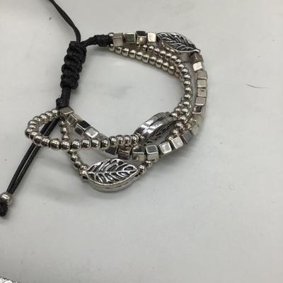 Leaf charm bracelet