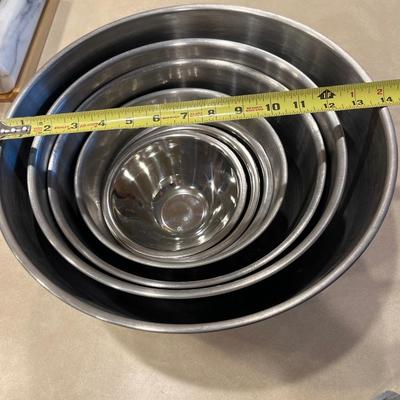 K93- Stainless steel bowls (7)