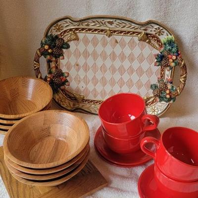 DR39 red cups (Italy), wood bowls