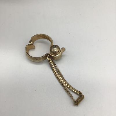Vintage glove clip